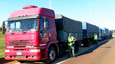 Contrabando de soja y maíz: la carga se incauta, los camiones no