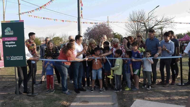 Inauguraron la renovada plazoleta Hipólito Yrigoyen