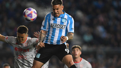 Los hinchas de Racing pasaron del malestar a los aplausos