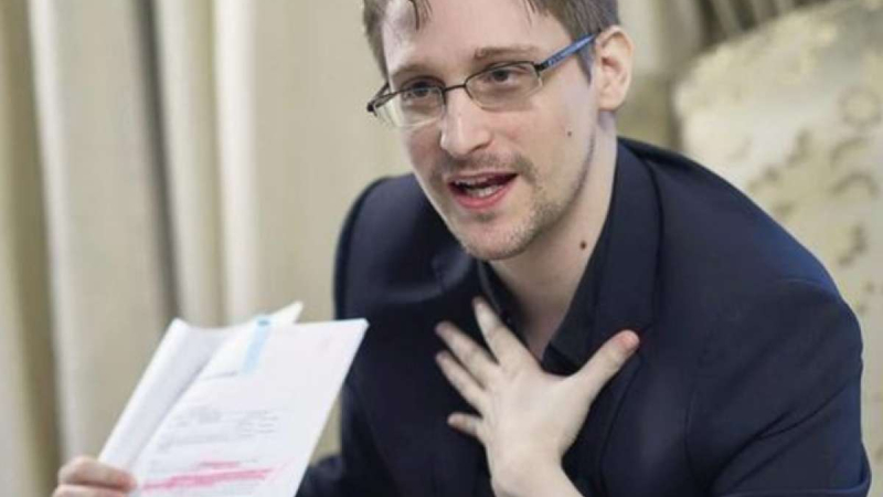 Snowden: Putin otorgó la nacionalidad rusa al exespía de EEUU