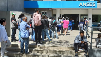 Desde el lunes se paga el bono alimentario para adultos sin ingresos