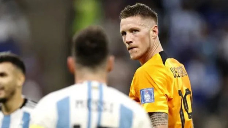 ‘Al menos ahora sabe mi nombre‘, dijo Weghorst sobre Messi