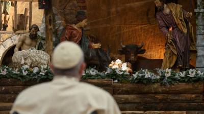 Francisco presidió la misa de Navidad y pidió por el cese de la guerra