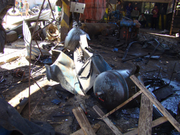 Trágica explosión de un compresor en una gomería. 18-11-22. Foto: Fabián Maldonado/NORTE.