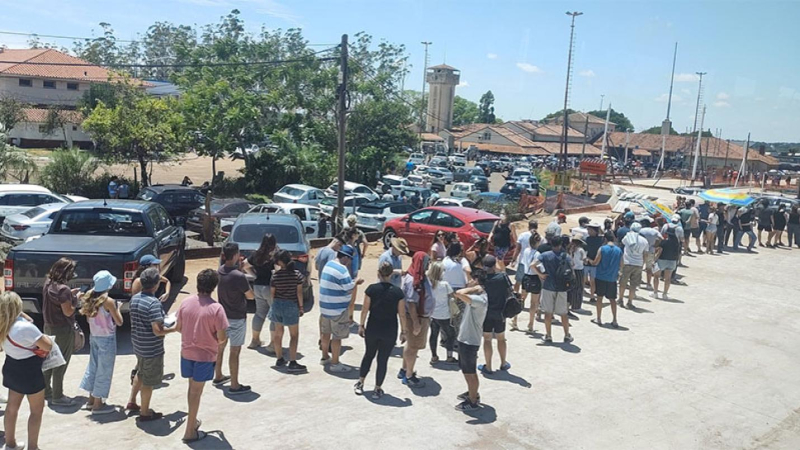 Para cruzar la frontera por Paso de los Libres a Brasil hay demoras de hasta cinco horas