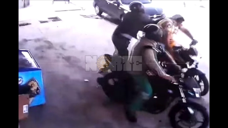 Sin pistas de los motochorros que robaron casi 700 mil pesos a un extranjero y a una mujer