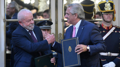 Elogios y promesas mutuas en la conferencia de Alberto y Lula