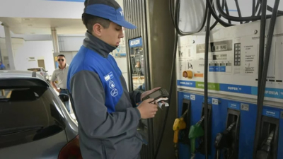 YPF pica en punta y aplica la suba de combustibles de mayo