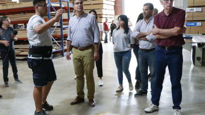 Capitanich recorrió empresas del Parque Industrial de Puerto Tirol
