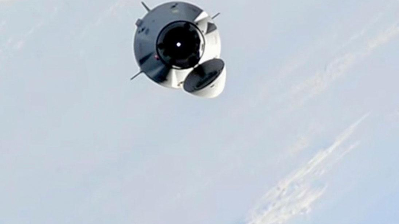 La nueva tripulación de SpaceX llegó sana y salva a la Estación Espacial Internacional