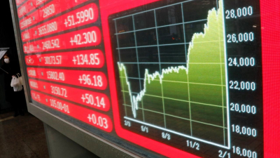 Turbulencia en los mercados: las acciones y los bonos argentinos se derrumbaron hasta un 10%