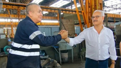 Se postula para intendente y promete a los vecinos "un lugar donde ir a cagar"