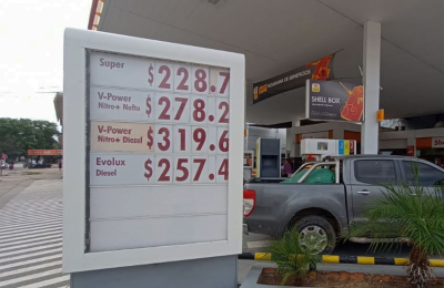 Shell y Axion se acoplaron a la última suba de las naftas