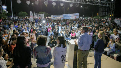 Capitanich inauguró un mercado y una plazoleta en Barranqueras
