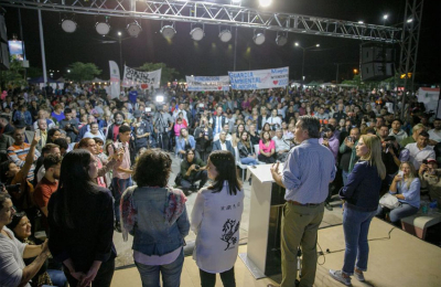 Capitanich inauguró un mercado y una plazoleta en Barranqueras