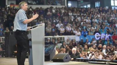 Máximo Kirchner demandó un programa claro de gobierno para "no tener dolores de cabeza después"