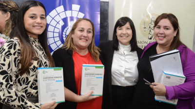 Élida Cuesta entregó más ejemplares del Compendio Temático de las Violencias
