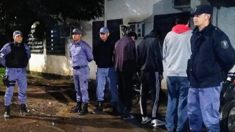 En operativos nocturnos, la policía detuvo a tres hombres con pedidos de captura