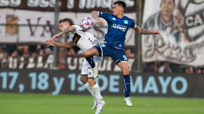 Platense goleó a Racing y Gago sigue en la cuerda floja