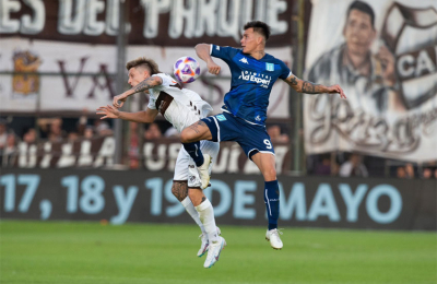 Platense goleó a Racing y Gago sigue en la cuerda floja