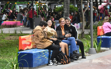 PLAZA13.JPG