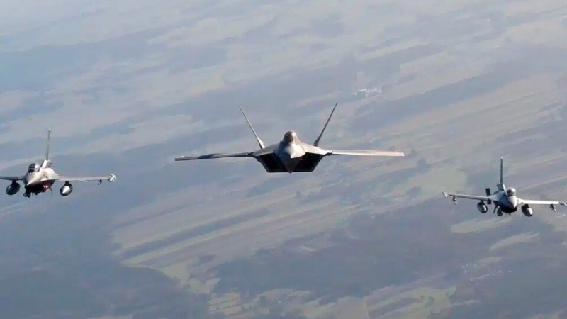 Un jet privado que sobrevolaba Washington D.C. se estrelló tras ser perseguido por cazas