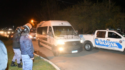 Allanaron viviendas del barrio Emerenciano y secuestraron dos automóviles