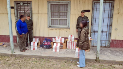 Desbaratan contrabando de cigarrillos y prendas de vestir