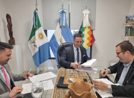 firma tres.jpg