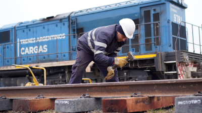 Ochenta durmientes de plástico reciclado ya están a prueba en las vías del ferrocarril