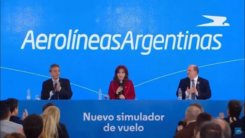 Massa y Cristina presentaron un nuevo simulador de vuelo