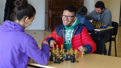 Podio de ajedrecistas chaqueños en certamen realizado por primera vez en formato híbrido