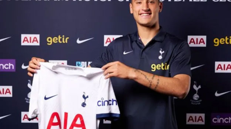 El Tottenham presentó a Alejo Véliz