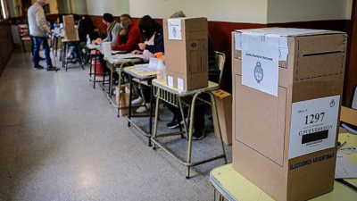 Cerraron los comicios y se esperan los primeros resultados para las 21: en algunas escuelas todavía se sigue votando