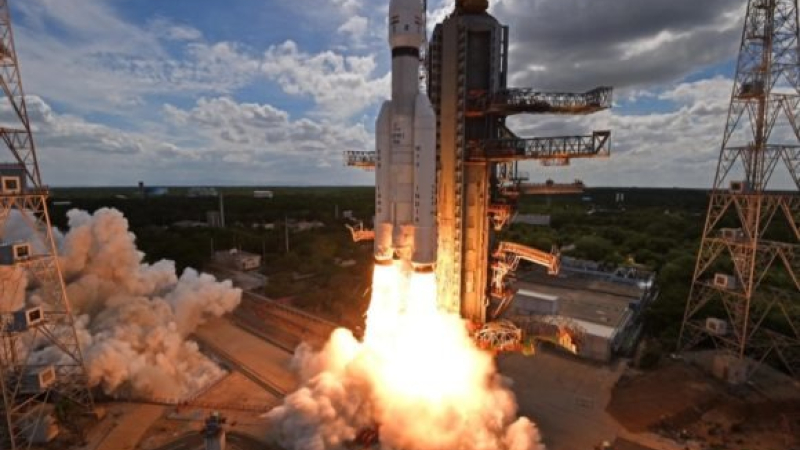 Las sondas de Rusia y de India entraron en órbita lunar  