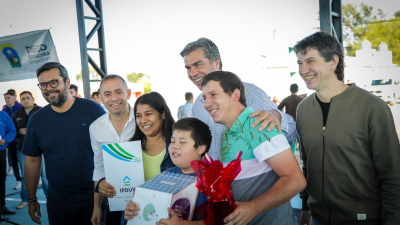 Capitanich entregó 40 viviendas en Presidencia de la Plaza