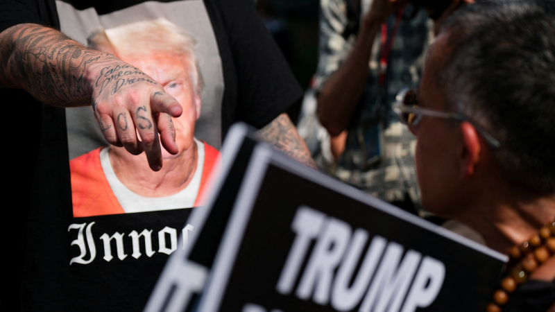 Trump viaja a Atlanta para ser fichado en una cárcel por cargos electorales