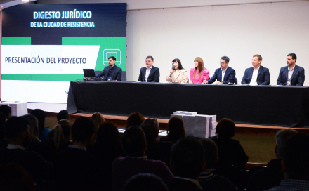 GM presentando Digesto Municipal (2).JPG