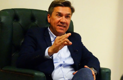 "A la gente le pido que dejemos la resignación de vivir como vivimos"