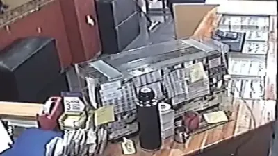 Se disfrazaron de policías, simularon un allanamiento y robaron una joyería
