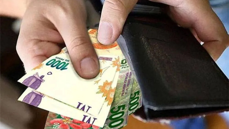 Salario mínimo aumenta 32,2 por ciento en tres tramos y en diciembre llegará a los 156 mil pesos