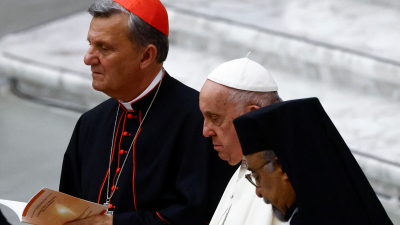 Francisco pidió a líderes católicos que dejen de lado la política
