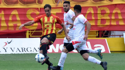 Sarmiento es juez en la lucha de abajo en su visita a Juventud Antoniana