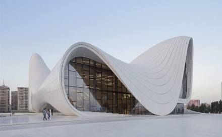 Arquietctura Centro Heydar Aliyev en Bakú Azerbaiyan de Zaha Hadid.jpg