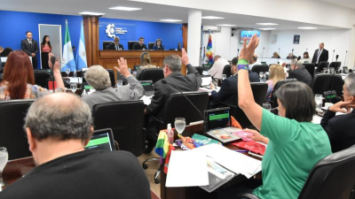 Ley de pases a planta abre nueva tormenta en la transición política