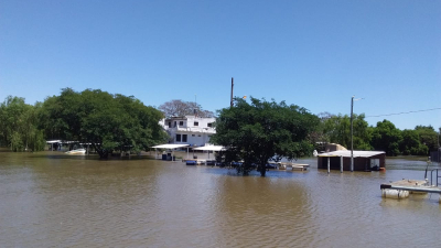 A la espera del pico de la crecida, el agua avanza en Antequeras y el riacho Barranqueras