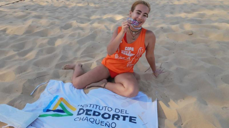 Medalla para chaqueña en circuito de Beach Vóley