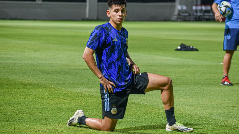 El chaqueño Echeverri y Argentina van por un histórico pase a la final
