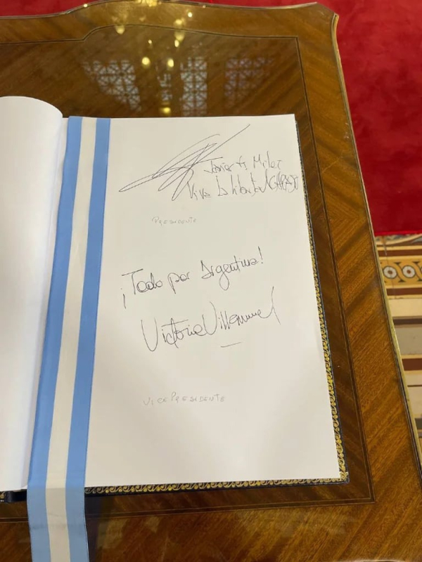 Las firmas de Javier Milei y Victoria Villarruel.