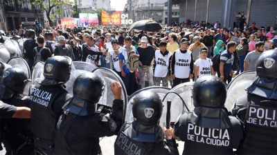 Marcha del 20D: enfrentamientos entre manifestantes y la policía